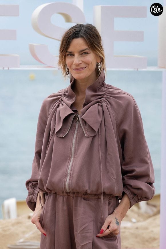 Fauve Hautot participe à la séance photo du jury de la catégorie « Short Series » lors du 8e Festival international de Canneseries, à la Plage du Majestic, le 27 avril 2025 à Cannes, en France. Photo : Shootpix/ABACAPRESS.COM