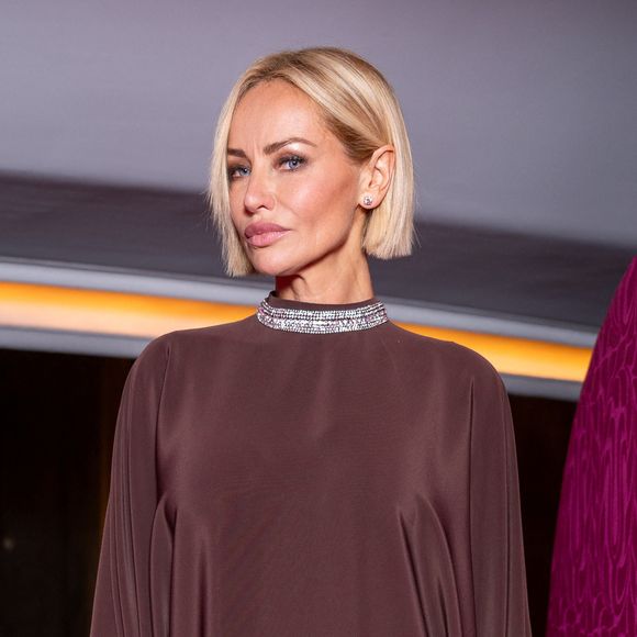 Voilà plusieurs semaines qu'Adriana Karembeu a dévoilé un carré ultra court, synonyme de renouveau et de liberté.

Adriana Karembeu au défilé Stéphane Rolland Collection Haute Couture Automne/Hiver lors de la Fashion Week de Paris (PFW) au théâtre des Champs-Élysées, à Paris, France. © Pierre Perusseau/Bestimage