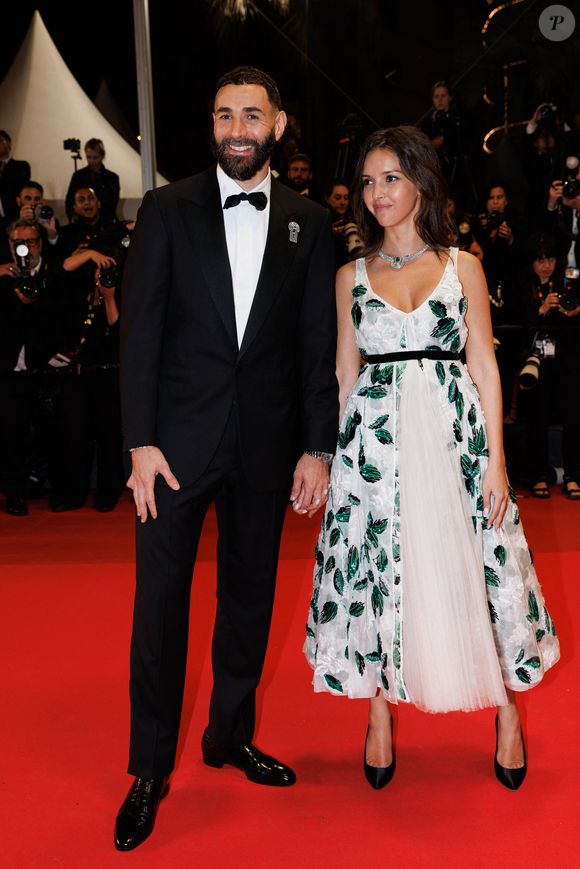 Karim Benzema et sa compagne Lyna Khoudri à la descente des marches du film « 13 jours 13 nuits » lors du 78ème Festival International du Film de Cannes. Le 23 mai 2025
© © Jacovides-Moreau / Bestimage / Bestimage