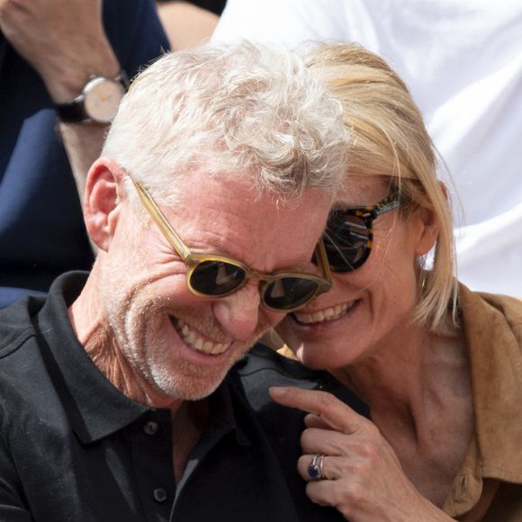Denis Brogniart et sa femme Hortense Borgniart dans les tribunes lors des Internationaux de France de Tennis de Roland Garros 2025 à Paris, le 29 mai 2025.
© Moreau / Jacovides / Bestimage