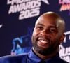 Il est actuellement gêné par une douleur à l’épaule droite, déjà opérée en 2013.

Teddy Riner au photocall de la 27ème édition des NRJ Music Awards au palais des Festivals de Cannes, France, le 31 octobre 2025. © Dominique Jacovides/Bestimage
