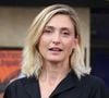 Leur relation dépassait le cadre professionnel : Delphine Paul était pour elle une inspiration, un modèle et un pilier.

 Julie Gayet - Arrivées à la projection au cinéma CGR lors de la 17ème édition du Festival du Film Francophone de Angoulême (FFA). Le 29 août 2024 © Coadic Guirec / Bestimage