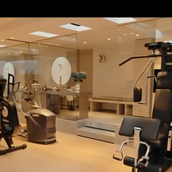 Ancienne propriété de Cyril Hanouna, captures d'écrans TBT9