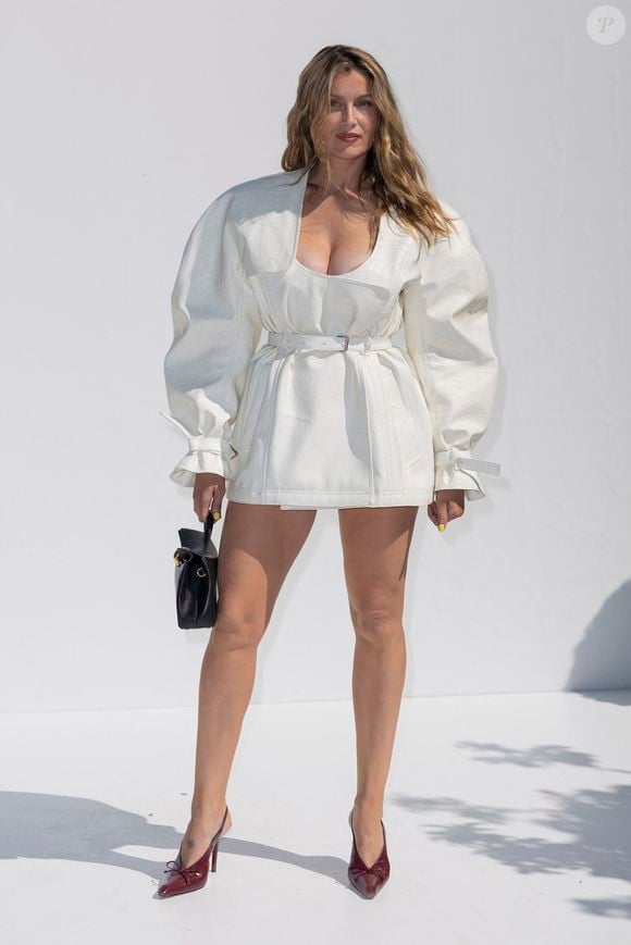 Laetitia Casta au photocall du défilé Jacquemus de la mode homme Printemps/Été 2026 dans le cadre de la Fashion Week de Paris dans les jardins de l’Orangerie à Versailles, France, le 29, 2025. © Olivier Borde/Bestimage