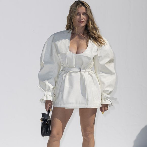 Laetitia Casta au photocall du défilé Jacquemus de la mode homme Printemps/Été 2026 dans le cadre de la Fashion Week de Paris dans les jardins de l’Orangerie à Versailles, France, le 29, 2025. © Olivier Borde/Bestimage