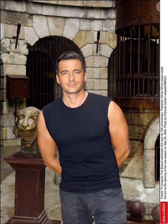 L'émission Fort Boyard fête cette année ses 15 ans. Le présentateur Olivier Minne pose à l'intérieur du fort lors de l'ouverture de la nouvelle saison, le 29 mai 2004. Photo : François-Xavier Lamperti/ABACA.