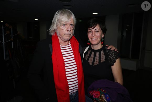 Mariés depuis mai 2024, Renaud et Cerise semblent plus apaisés que jamais, jouissant enfin d'une vie paisible à l'abri des caméras.

Renaud et sa femme Cerise lors du "Hyper Week-end Festival" a Radio France, le 24 janvier 2025.

© Denis Guignebourg / Bestimage