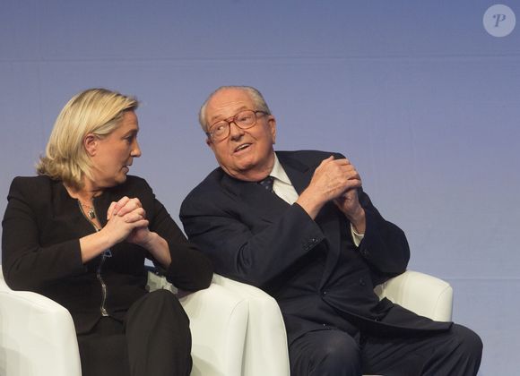 Une décision qui lui a fait beaucoup de peine.

Marine Le Pen et son père Jean-Marie Le Pen - Remise des glaives d'honneur lors du 15ème Congrès du Front National à Lyon. Le 29 novembre 2014