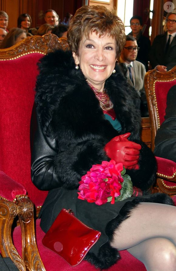 Exclusif - Catherine Laborde - Catherine Laborde a épouse son compagnon de longue date Thomas Stern, publicitaire, samedi 9 novembre 2013 a la mairie du 2e arrondissement de Paris, en presence de ses amis les plus proches.