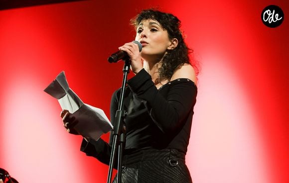 C'est aussi dans ce lieu qu'elle aime écrire et composer ses chansons.

Barbara Pravi - Jacques Rouveyrollis à fêté ses 60 ans de Lumières au théâtre Edouard 7 à Paris le 14 décembre 2025. 
 © Coadic Guirec / Bestimage