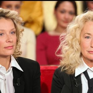 L'actrice française Brigitte Fossey et sa fille Marie Adam participe,nt à l'émission "Vivement Dimanche" de Michel Drucker enregistrée au Studio Gabriel à Paris, France, le 13 avril 2005. © Guillaume Gaffiot/Bestimage