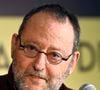 Invité de l’émission YouTube “Les Lueurs”, Jean Reno s’est confié avec sincérité sur son parcours et les débuts de sa notoriété. À 77 ans, l’acteur revient notamment sur la période charnière du succès du Grand Bleu, un tournant majeur dans sa carrière… mais aussi dans sa vie personnelle.

Info - L'acteur Jean Reno monte sur les planches à partir du 10 mai au Japon pour présenter sa pièce autobiographique "Le Chameau" - Jean Reno, invité d'honneur du 10ème Festival international du Film de Comédie de Liège, donne une conférence de presse, 
© Photonews / Bestimage