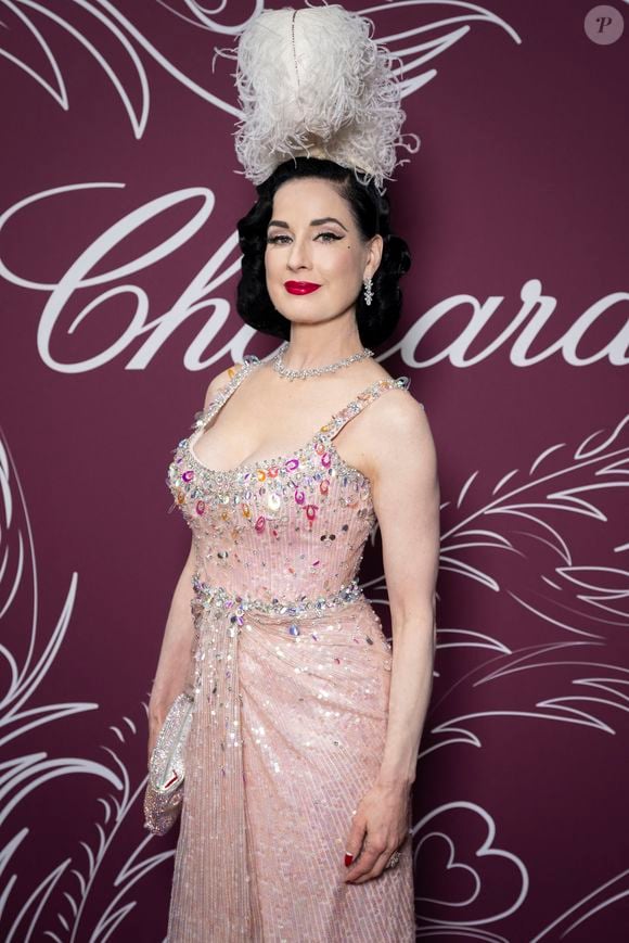 Plusieurs célébrités étaient présentes, dont Bella Hadid, Demi Moore, Adriana Lima et Carla Bruni.

Dita von Teese - Photocall de la soirée " Chopard Miracle Gala Evening " lors du 79ème Festival International du Film de Cannes. Le 18 mai 2026
© Olivier Borde / Bestimage