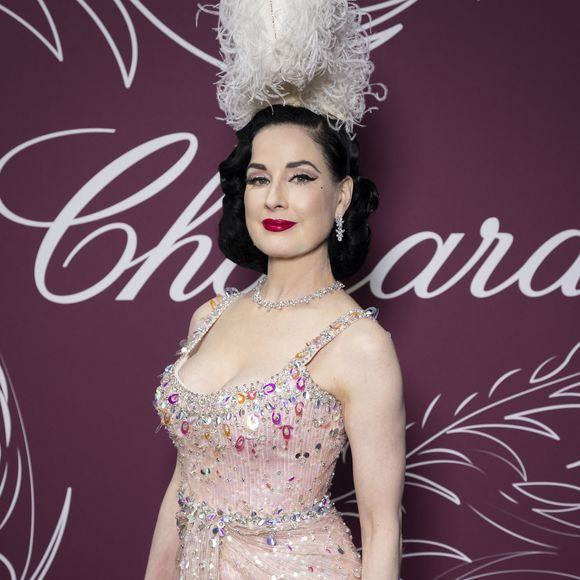 Plusieurs célébrités étaient présentes, dont Bella Hadid, Demi Moore, Adriana Lima et Carla Bruni.

Dita von Teese - Photocall de la soirée " Chopard Miracle Gala Evening " lors du 79ème Festival International du Film de Cannes. Le 18 mai 2026
© Olivier Borde / Bestimage