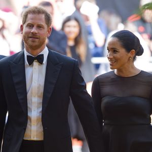 Le prince Harry, duc de Sussex, et Meghan Markle, duchesse de Sussex, à la première du film "Le Roi Lion" au cinéma Odeon Luxe Leicester Square à Londres, le 14 juillet 2019.
©Backgrid UK/ Bestimage