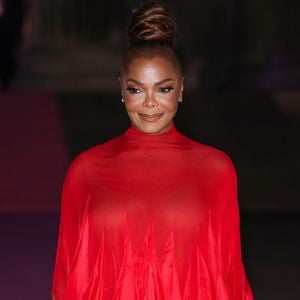Janet Jackson sur le tapis rose du photocall du bal du British Museum 2025 à Londres, Royaume Uni, le 18 octobre 2025. © GoffPhotos/Bestimage
