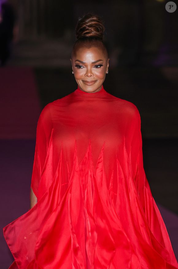 Janet Jackson sur le tapis rose du photocall du bal du British Museum 2025 à Londres, Royaume Uni, le 18 octobre 2025. © GoffPhotos/Bestimage