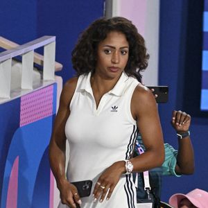 “Si jamais tu vois ce message, sache qu’on t’attend ! Ta disparition fait beaucoup de peine à beaucoup de gens”, précise Estelle Mossely

Estelle Mossely - Le boxeur Billal Bennama décroche l’argent en poids mouche (- 51 kg) lors des jeux olympiques Paris 2024 le 8 août 2024.

© Perusseau / Jacovides / Bestimage