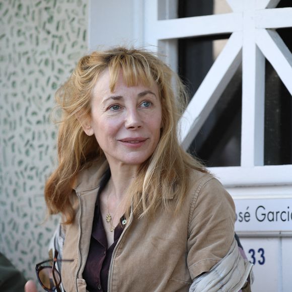 Julie Depardieu lors de l'inauguration de la cabine de plage du Festival du Film Britannique et Irlandais de Dinard, le 3 octobre 2024. © Mickael Chavet/ZUMA Press Wire/Bestimage