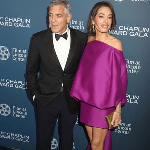 Le couple, qui s’est rencontré en 2013 grâce à un ami commun avant de se marier à Venise en septembre 2014, semble avoir trouvé le secret d’une histoire qui dure

George Clooney et Amal Clooney assistent à la cérémonie de remise des prix Chaplin 2026 New York, États-Unis 28 avril 2026. © Nancy Kaszerman/ZUMA Press Wire / Bestimage