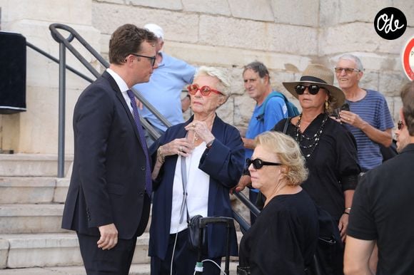 Colette Sauvage (femme de P. Bouvard) avec ses filles Dominique et Nathalie lors des obsèques de Philippe Bouvard en l'église Notre-Dame de Bon Voyage à Cannes, le 31 août 2026.
© Chavaroche-Guignebourg / Bestimage