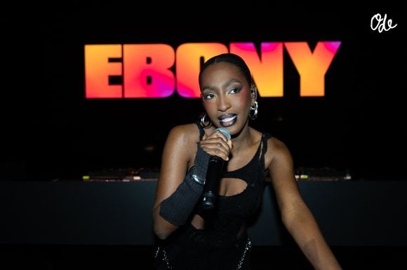 Ebony - Pour célébrer ses 50 ans à Paris, Apple installe un studio d'enregistrement éphémère au cœur de l'Apple Store des Champs-Elysées à Paris le 27 mars 2026. © Florian Lavielle/Bestimage