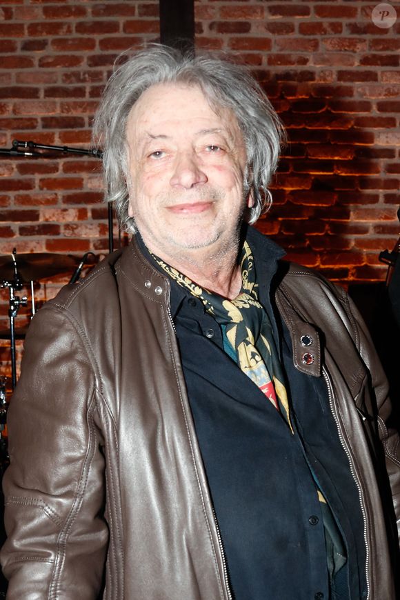 Exclusif - Hervé Vilard - Dernier tour de chant de Jean-Jacques Debout au club "Le Bal Blomet " à Paris le 22 mars 2025. Jean-Jacques Debout, qui nous a écrit de si belles chansons, interpète un mélange de ses anciens succès de et de nouvelles compostions "Au Revoir Mais Pas Adieu", dont une consacrée au Bal Blomet. © Christophe Clovis/Bestimage