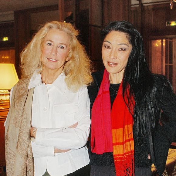 L'actrice française Brigitte Fossey (G) et l'auteur Ysabelle Lacamp assistent à la soirée de la Journée de la femme organisée à l'hôtel de Crillon à Paris, France, le 7 mars 2005, à l'occasion de la Journée internationale de la femme qui sera célébrée le 8 mars. Photo par Giancarlo Gorassini/ABACA.