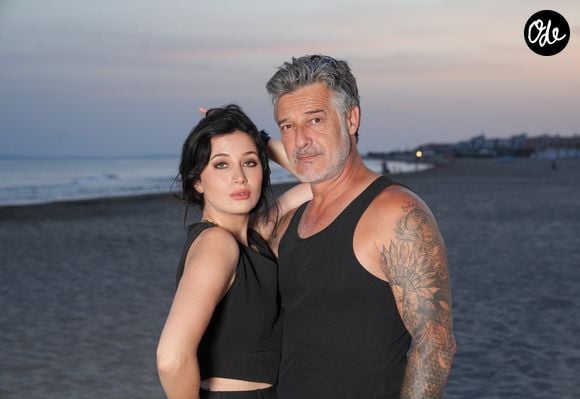 Stéphane Blancafort et sa compagne Catherine Davydzenka sont identifiés comme les deux protagonistes de cette affaire.

Catherine Davydzenka, Stéphane Blancafort - Festival Les Hérault du Cinéma et de la Télévision 2026 au Cap d'Agde le 20 juin 2026.

© Anne-Sophie Guebey / Bestimage