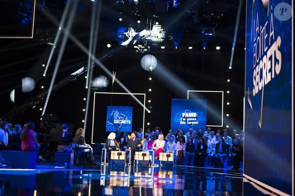 Exclusif - Lorie (Laure Pester), Kamel Ouali, Michèle Torr et Faustine Bollaert lors de l'enregistrement de l'émission "La Boîte à secrets", présentée par F.Bollaert et diffusée le 3 octobre 2025 sur France 3, dans les studios du Lendit à Saint-Denis, Seine Saint-Denis, France, le 9 septembre 2025. © Pierre Perusseau/Bestimage