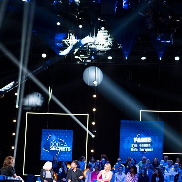 Exclusif - Lorie (Laure Pester), Kamel Ouali, Michèle Torr et Faustine Bollaert lors de l'enregistrement de l'émission "La Boîte à secrets", présentée par F.Bollaert et diffusée le 3 octobre 2025 sur France 3, dans les studios du Lendit à Saint-Denis, Seine Saint-Denis, France, le 9 septembre 2025. © Pierre Perusseau/Bestimage