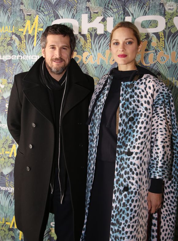 Exclusif - No Tabloïds - Guillaume Canet et sa compagne Marion Cotillard - Dîner de gala de la fondation Akuo suivi d’un concert privé de M.Chedid avec le collectif LAMOMALI au cabaret Lido, à Paris, France, le 17 janvier 2018. La Fondation Akuo entreprend et soutient des projets de développement durable sociaux et environnementaux.Elle offre à ses partenaires la possibilité de s’engager à ses côtés, en faveur de populations défavorisées en France et dans le monde entier. La mission de la Fondation Akuo se décline en 4 domaines d’intervention: donner accès à des sources d’énergies renouvelables continues et durablement compétitives, donner accès à l’éducation et à la connaissance, donner accès à l’eau et aux services de santé et préserver l’environnement et la biodiversité. © Denis Guignebourg/Bestimage