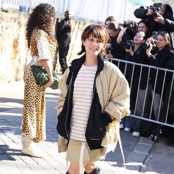 Marina Foïs aux arrivées au défilé Rabanne Mode Collection Prêt-à-Porter Automne/Hiver 2025-2026 lors de la Fashion Week de Paris (PFW) au siège de l'Unesco, à Paris, France, le 6 mars 2025. © Denis Guignebourg/Bestimage