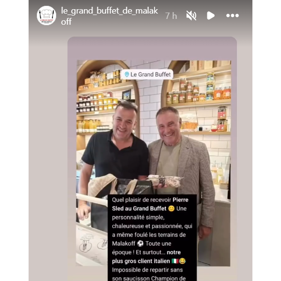 Lors d’un récent passage près de Paris, il a été photographié au Grand Buffet, à Malakoff.

Pierre Sled de passage au "Grand Buffet" de Malakoff, en banlieue parisienne.