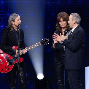 Faustine Bollaert pour les surprises lors de l'enregistrement de l'émission "La Boîte à secrets", présentée par F.Bollaert et diffusée le 23 janvier sur France 3, dans les studios du Lendit à Saint-Denis, France, le 16 décembre 2025. Photo par Cyril Moreau/Bestimage