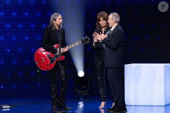 Faustine Bollaert pour les surprises lors de l'enregistrement de l'émission "La Boîte à secrets", présentée par F.Bollaert et diffusée le 23 janvier sur France 3, dans les studios du Lendit à Saint-Denis, France, le 16 décembre 2025. Photo par Cyril Moreau/Bestimage