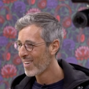 Et à chaque fois, celui qui passera la semaine suivante devra battre la note de celui qui est passé la semaine précédente", a expliqué Michaël Goldman. 

Extrait de l'émission "Star Academy" sur TF1