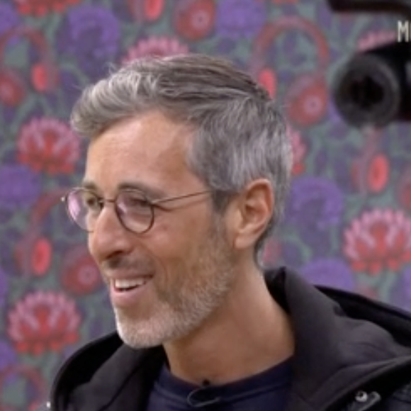 Et à chaque fois, celui qui passera la semaine suivante devra battre la note de celui qui est passé la semaine précédente", a expliqué Michaël Goldman. 

Extrait de l'émission "Star Academy" sur TF1