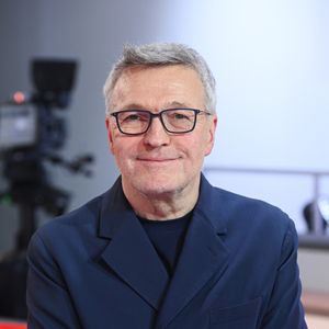 Réveillé à 3h du matin par les flammes qui menaçaient le Cap Ferret, Laurent Ruquier a longtemps gardé le silence sur son évacuation d'urgence cet été

Laurent Ruquier lors de l'enregistrement de l'émission "Vivement dimanche" au studio Rive Gauche, présentée par M.Drucker © Guillaume Gaffiot/Bestimage