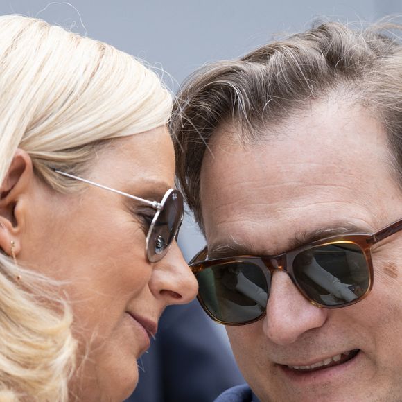 Ces deux Savoyards, que dix ans séparent, ont eu un coup de foudre...

Renaud Capuçon et sa femme Laurence Ferrari en tribunes lors de la finale messieurs des Internationaux de France de Tennis de Roland Garros 2025 (jour 15), à Paris, France, le 8 juin 2025. © Cyril Moreau/Bestimage