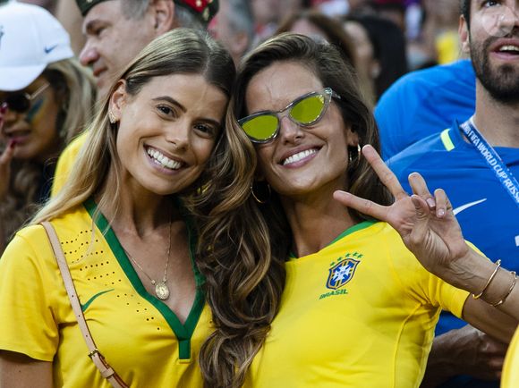 Capitaine de l'équipe, il est le pilier du PSG depuis plus d’une décennie.

Exclusif - Carol Cabrino (femme de Marquinhos) et Izabel Goulart (la compagne de Kévin Trapp) - Célébrités dans les tribunes lors du match de coupe du monde opposant le Brésil à la Serbie au stade Otkrytie à Moscou, Russie, le 27 juin 2018. Le brésil a gagné 2-0.