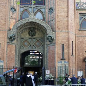 Arrivées aux obsèques de Nadia Farès en l'église Saint-Jean-de-Montmartre à Paris, le 24 avril 2026. N.Farès est décédée le 17 avril 2026 quelques jours après un "incident cardiaque" survenu le 12 avril 2026 dans la piscine du complexe sportif, Blanche (9ème).