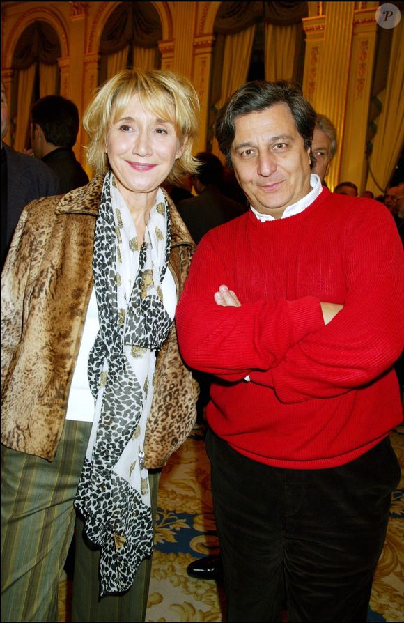 “On se voyait beaucoup mais on n'osait pas se dire qu’on était amoureux. ‘On s’est connus, on s’est reconnus’ et… On ne s’est plus quittés pendant très longtemps" affirme Marie-Anne Chazel
Marie Anne Chazel & Christian Clavier - Hommage à Polanski au ministère de la Culture à Paris le 6 mars 2003 RINDOFF-BORDE / BESTIMAGE