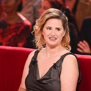 Et c'est tout ! Il n'y aura qu'un seul numéro au lieu des deux diffusés habituellement.

Exclusif - Elodie Poux lors de l'enregistrement de l'émission "Vivement dimanche" à Paris, France, le 9 septembre 2025 et diffusée le 2 novembre 2025 sur France 3. © Guillaume Gaffiot/Bestimage