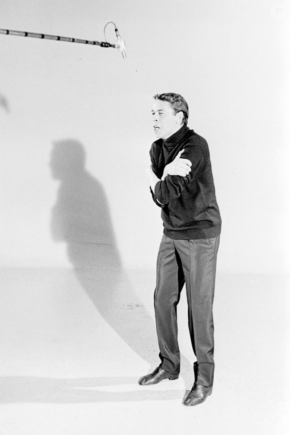 Archives - Jacques Brel sur le plateau de l'émission TV "Le temps de la chance". Le 13 janvier 1964 © Gérard Letellier via Bestimage