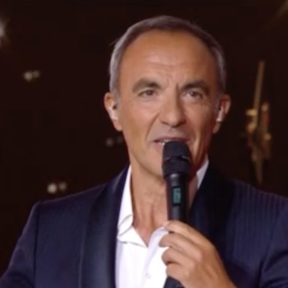 Nikos a confirmé avec humour : « Il y a eu une rumeur… Eh bien non, elle n’était pas sur le plateau ».

Extrait du lancement de la "Star Academy" sur TF1