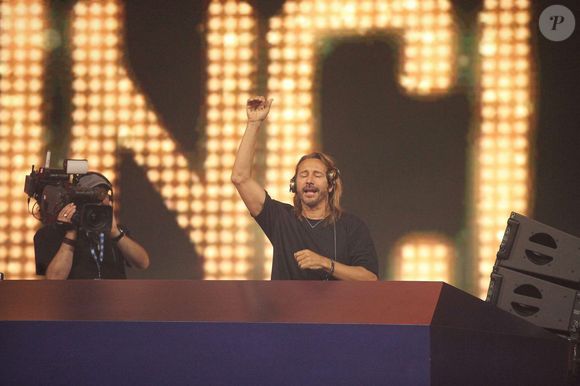 S'il s'est exprimé sur le sujet indiquant qu'il devrait retrouver son visage d'origine, il n'en a pas vraiment dit plus. Un expert sollicité s'est quant à lui exprimé
Bob Sinclar (DJ) au Club France porte de la Villette lors des Jeux Olympiques (JO) de Paris 2024, à Paris, France, le 27 juillet 2024. © Jonathan Rebboah/Panoramic/Besztimage