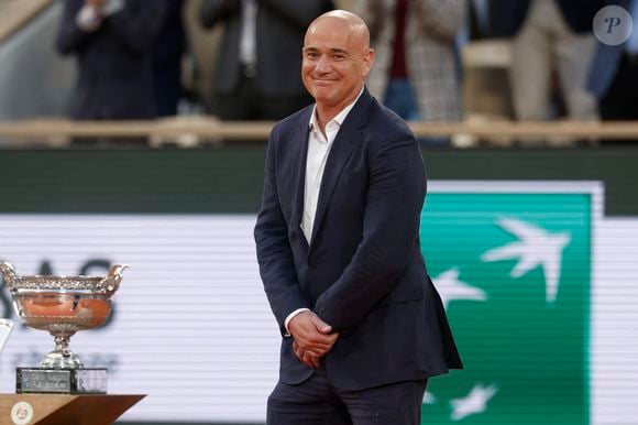 Andre Agassi - Carlos Alcaraz remporte les internationaux de France de Tennis de Roland Garros 2025 face à J.Sinner à Paris. (Credit Image: © Loic Baratoux/ZUMA Press Wire / Bestimage)