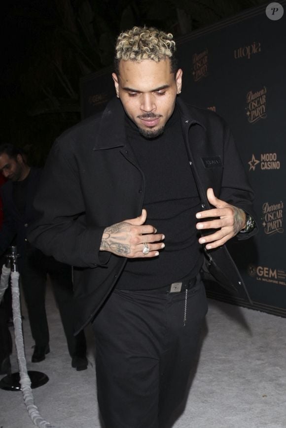 Des faits qui remontent à 2023. Il restera en détention jusqu'à une prochaine audience fixée mi-juin, a décidé vendredi la justice britannique.

Chris Brown à la Darren Dzienciol’s Oscar party de Los Angeles. Backgrid USA / Bestimage