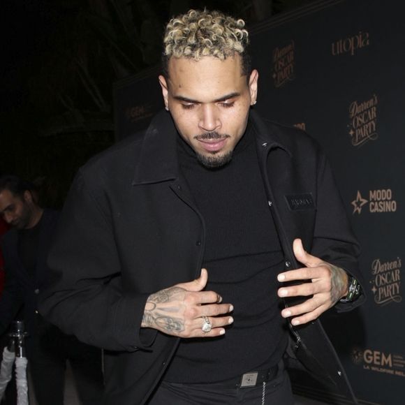 Des faits qui remontent à 2023. Il restera en détention jusqu'à une prochaine audience fixée mi-juin, a décidé vendredi la justice britannique.

Chris Brown à la Darren Dzienciol’s Oscar party de Los Angeles. Backgrid USA / Bestimage